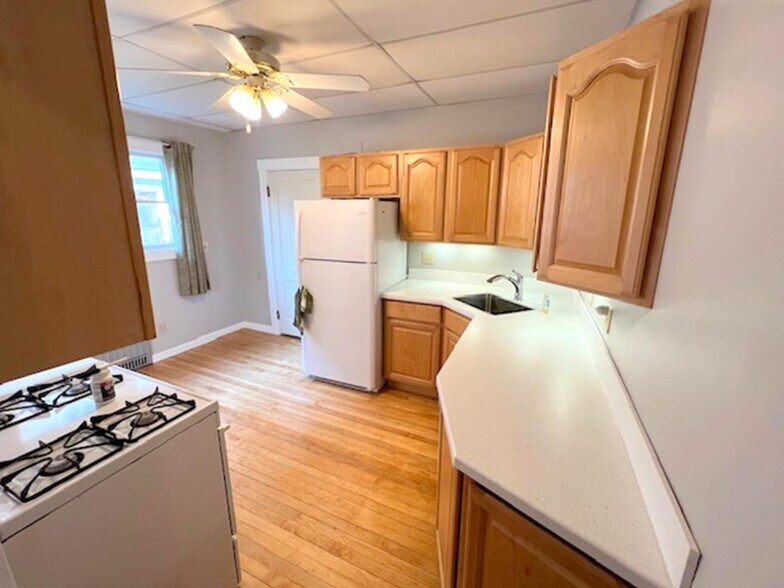 Primary Photo - 76 Powder House Blvd