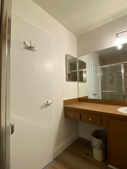 Building Photo - 1781 SE Linpark Ct