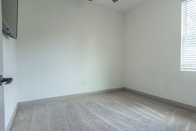Building Photo - 231 N Julia Ave