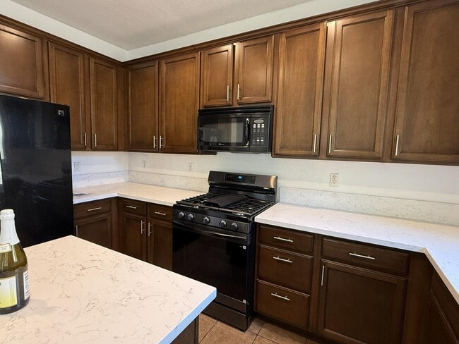 Building Photo - 1235 E Julian Dr