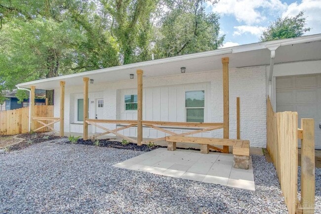 Building Photo - 203 S L St