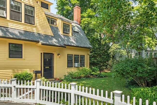 Primary Photo - 117 Brattle St