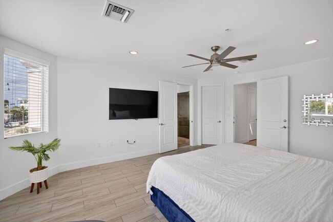 Building Photo - 508 N Birch Rd