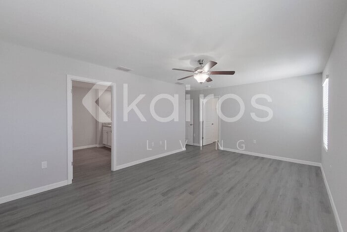 Building Photo - 8641 SW 43rd Ter