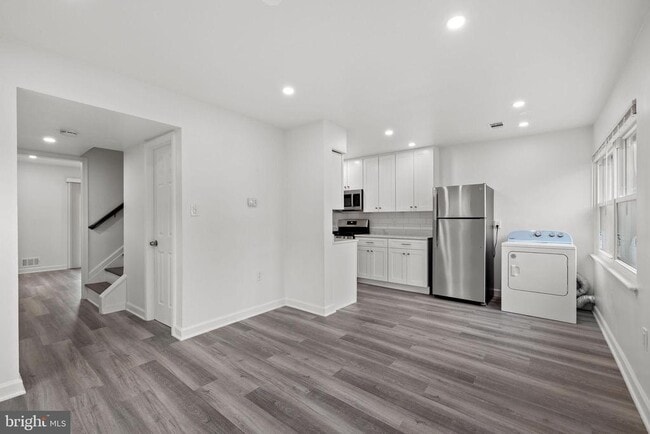 Building Photo - 8157 Community Dr