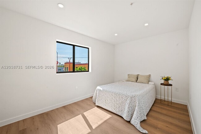 Building Photo - 726 NW 55th St