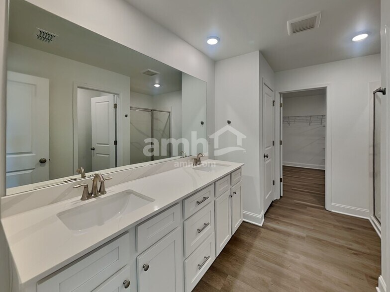 Building Photo - 935 Carnelian Ln