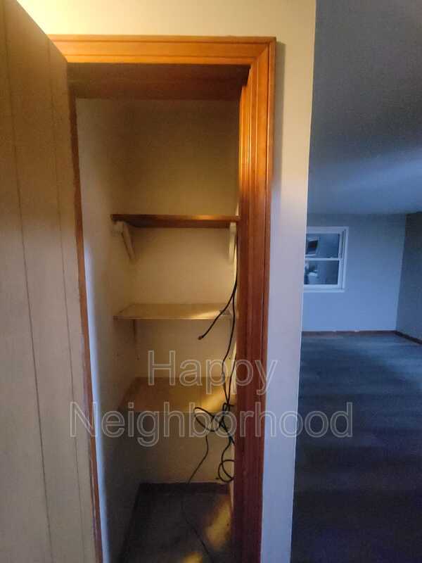 Primary Photo - 451 Divinity St