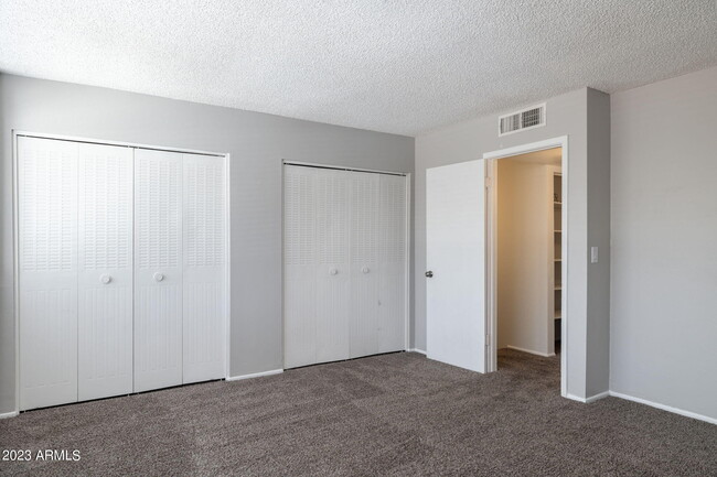 Building Photo - 3522 W Dunlap Ave