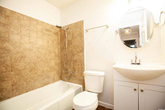 Building Photo - 513 Nan Cir
