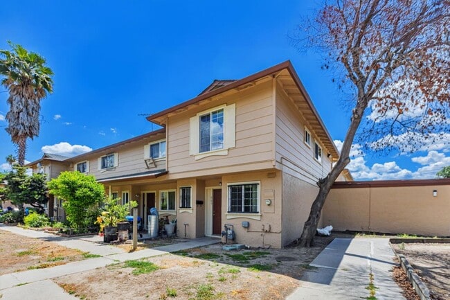 Building Photo - 985 Bellhurst Ave