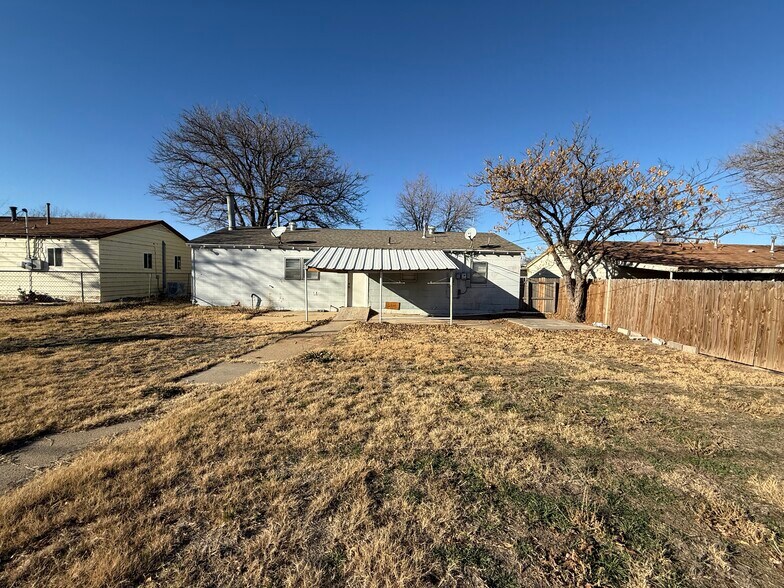 Building Photo - 1216 E Foster Ave