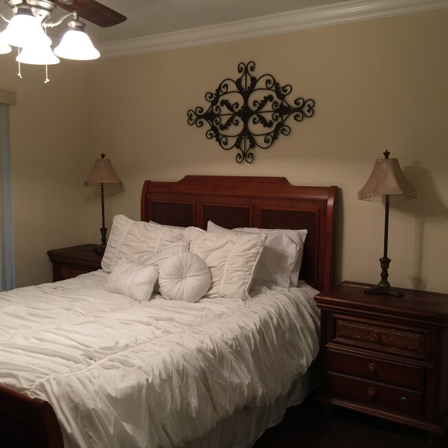 2nd bedroom with queen set - 135 Deer Creek Blvd