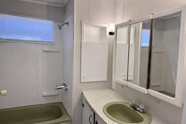 Building Photo - Bentwood Mobile Home Park