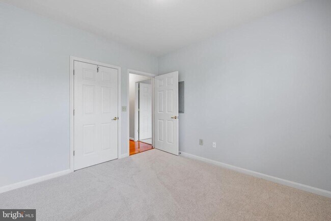 Building Photo - 4950 Brenman Park Dr