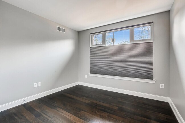 Building Photo - Gorgeous 2/2 with luxurious Lobby Level Condo in Hampden Row