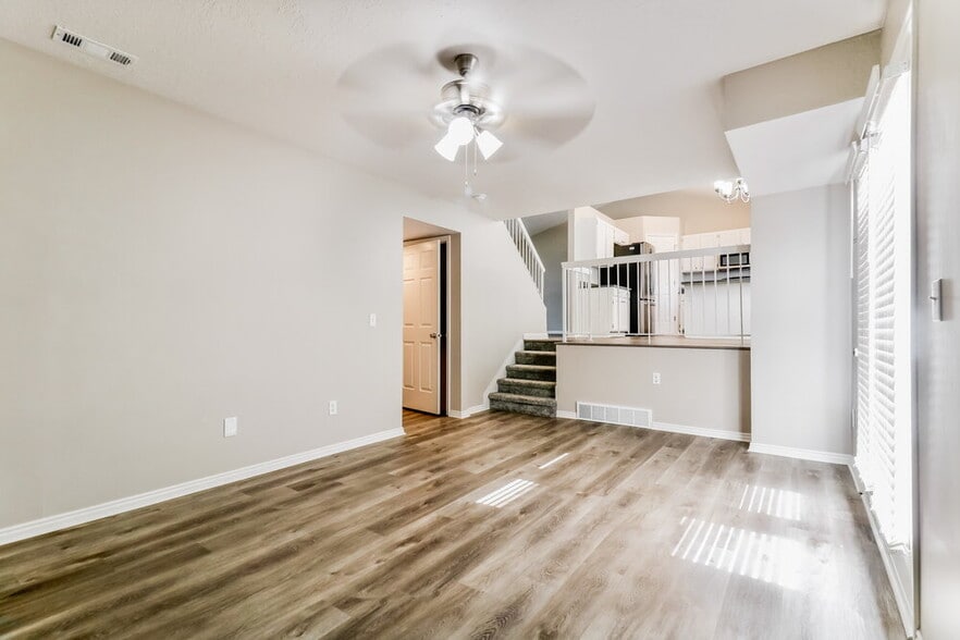 Building Photo - 5831 S Clear Vista Dr