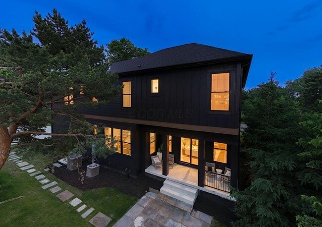 Building Photo - 120 Caren Ave