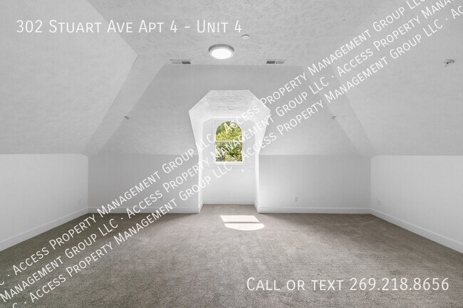 Building Photo - 302 Stuart Ave