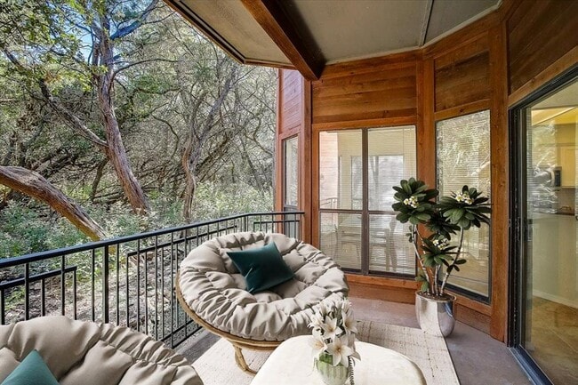 Building Photo - 4711 Spicewood Springs Rd