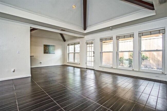 Building Photo - 9127 Valley Chapel Ln