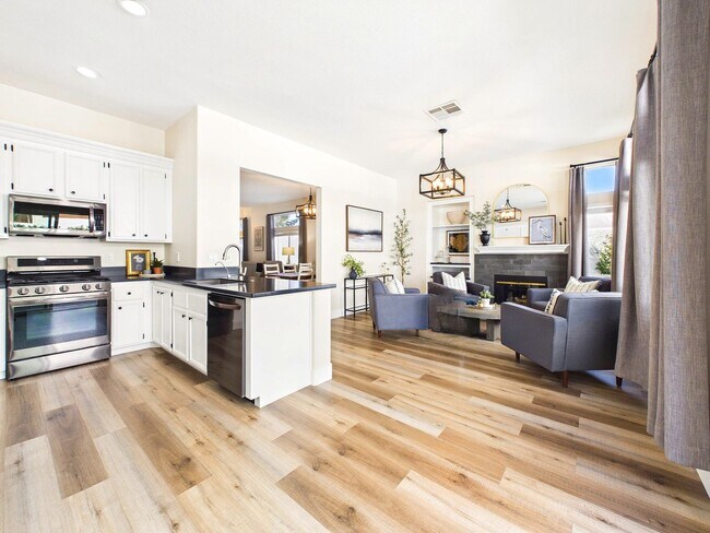 Building Photo - Elegant Fully Furnished 3-Bedroom 2-Bath Retreat in Summerlin