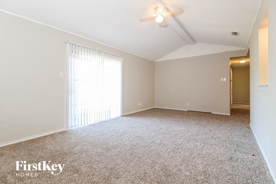 Building Photo - 502 Oak Ridge Pl