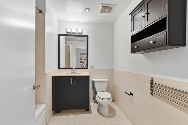 Building Photo - 635 6th St