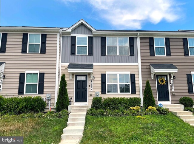 Building Photo - 46350 Sandbar Ln