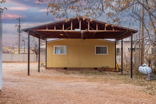 Building Photo - 170 E 100 N