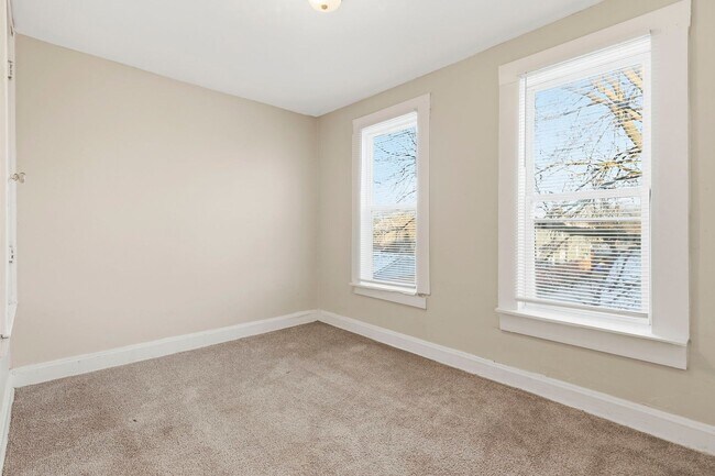 Building Photo - 498-500 N Champion Ave