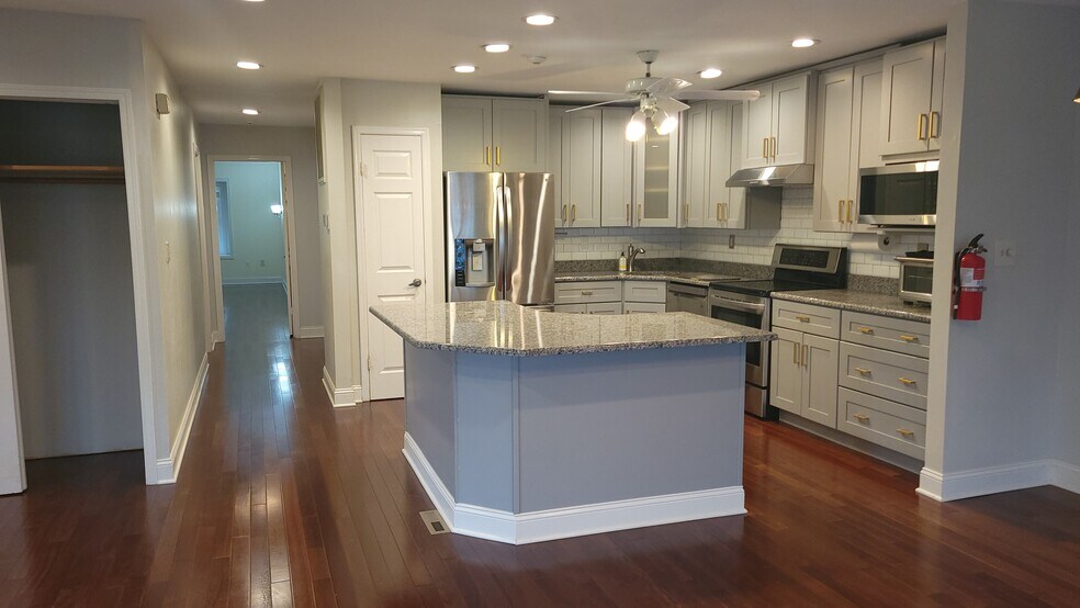 Building Photo - 174A Concordia Cir
