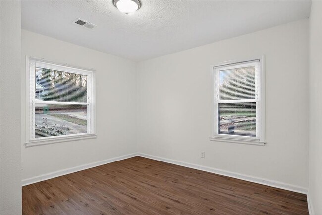 Building Photo - 1439 Westboro Dr SW