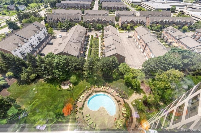 Building Photo - 5000 Town Center Dr