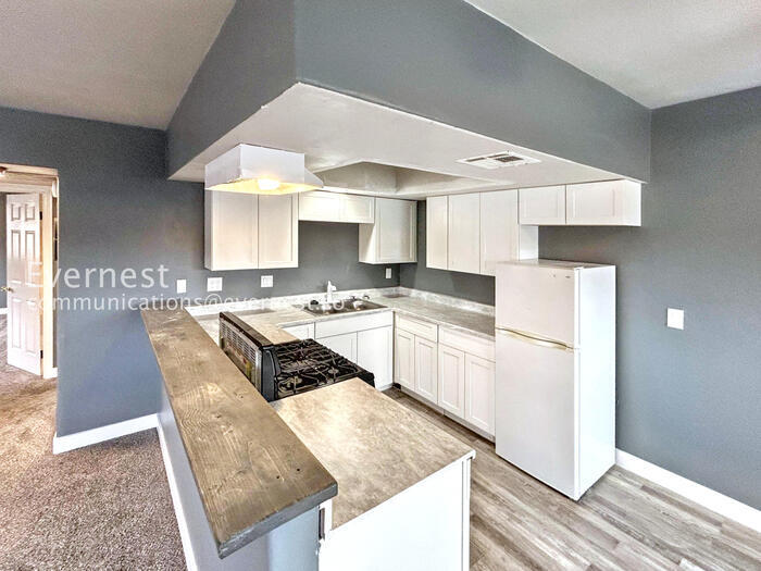 Building Photo - 6923 Issac Ave