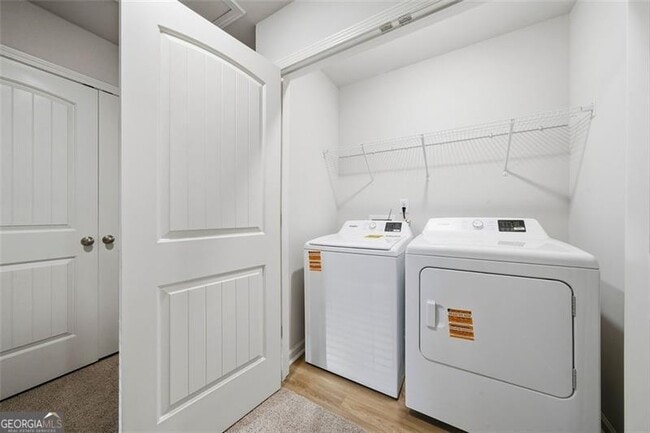 Building Photo - 5961 Skylar Dr