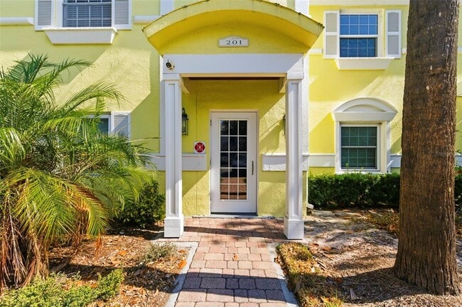 Building Photo - 201 Pompano Dr SE