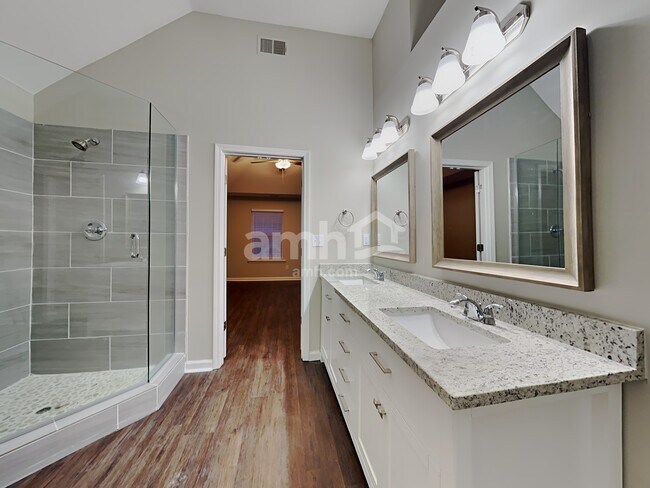 Building Photo - 7748 Parkmont Dr