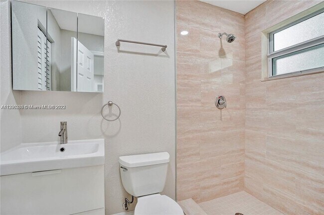 Building Photo - 9457 SW 52nd Ct