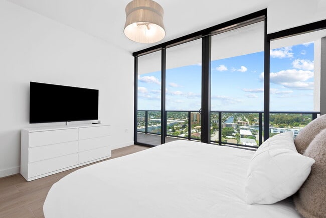 Building Photo - 900 N Ocean Blvd