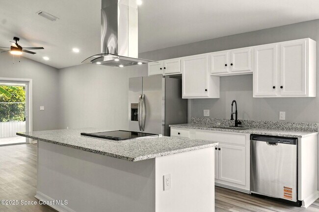 Building Photo - 460 Martigues Dr