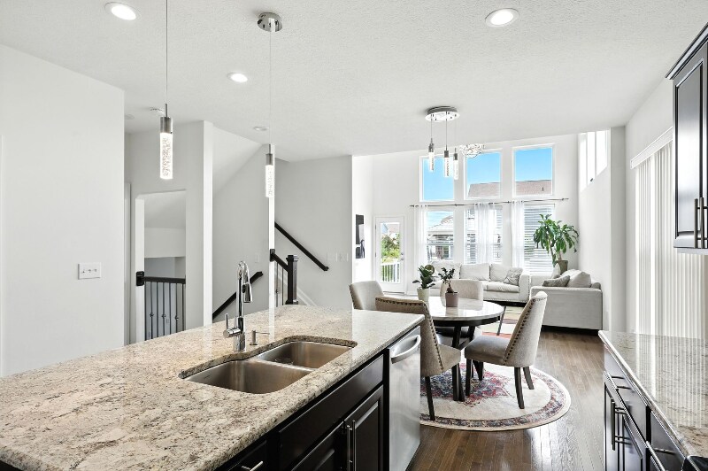 Building Photo - 5497 Mercier St