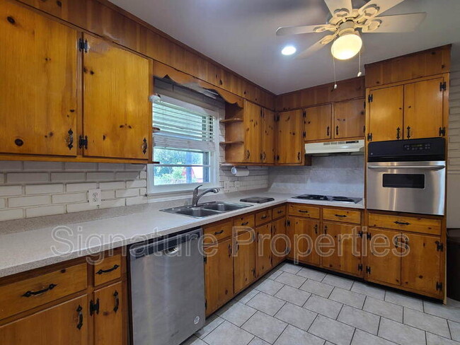 Building Photo - 204 Mt Pleasant Blvd