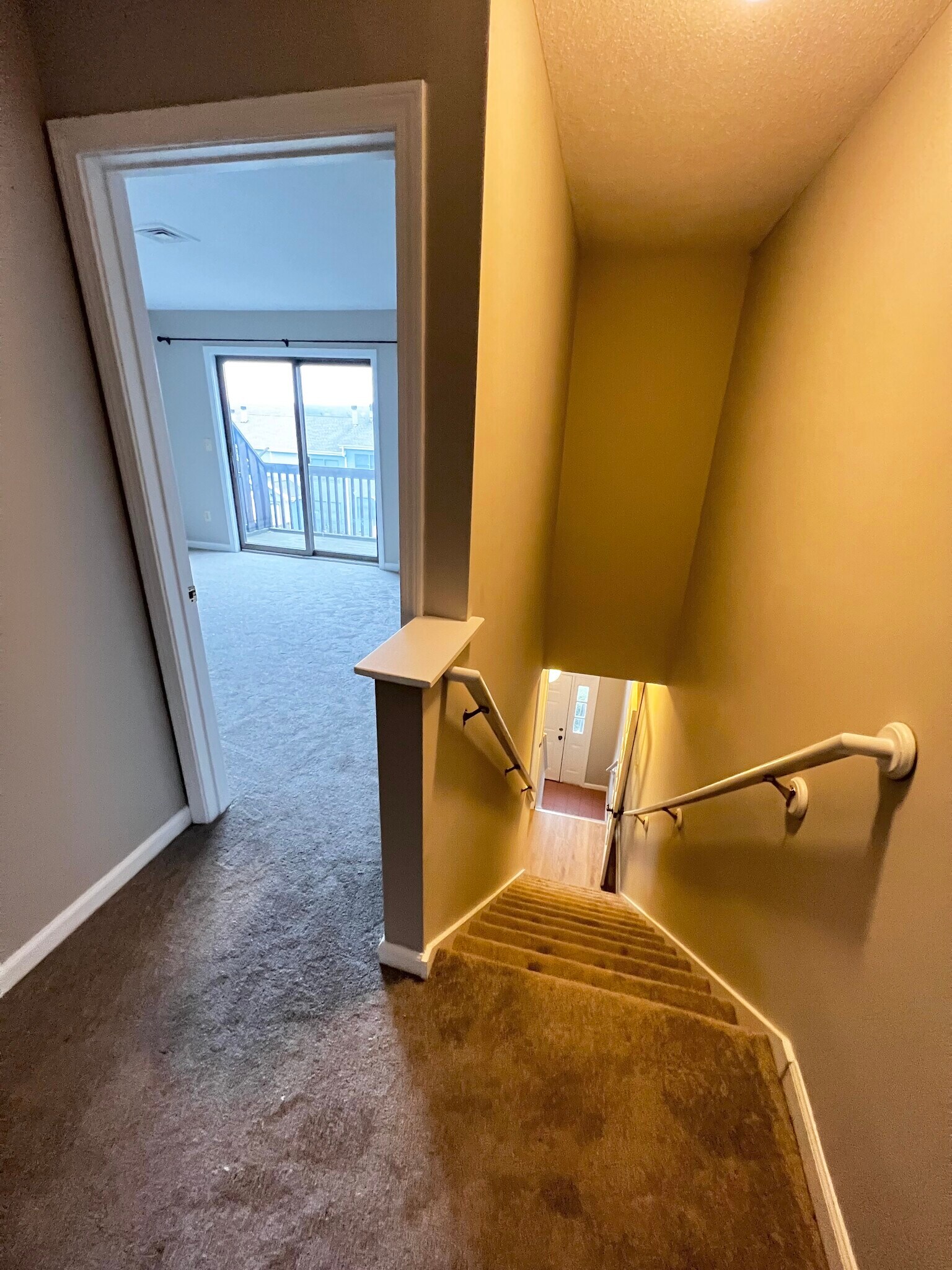 Building Photo - 812 Lake Vista Dr