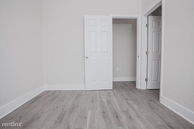 Building Photo - 1 br, 1 bath Condo - 1109 W Lehigh Ave