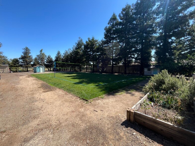 Building Photo - 4625 Quashnick Rd