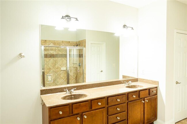 Building Photo - 4595 Essen Ln