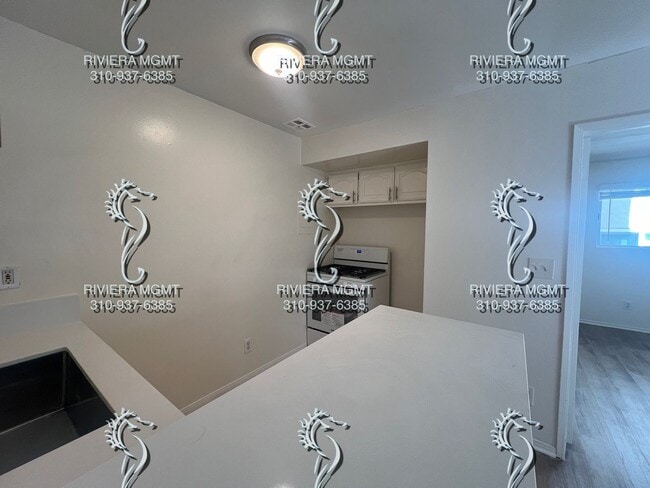 Building Photo - 206