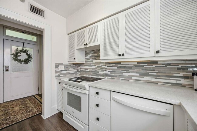 Building Photo - 1221 N Palm Ave