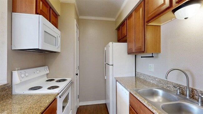 Building Photo - 904 University Oaks Blvd